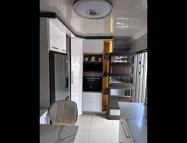 3 BEDROOM HOUSE FOR SALE IN DAWN PARK